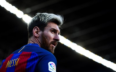 凤凰体育热评-B费与队友击掌相庆