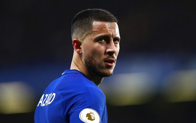 凤凰体育热评-C罗任意球划出彩虹弧线